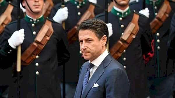 Премьера Италии вызвали на допрос