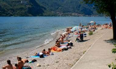 Нудисты в Италии получили штрафы