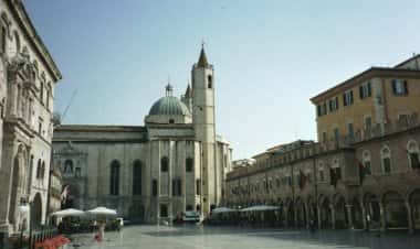 Город Асколи-Пичено