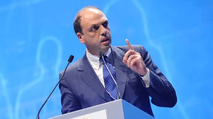 Анджелино Альфано — итальянский политик