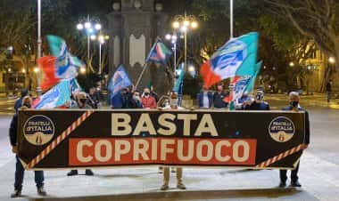 Протесты "Братьев Италии" против комендантского часа
