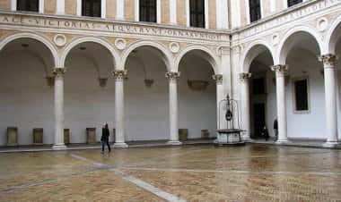 Лучано де Лаурана