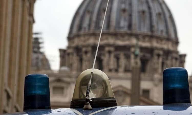 В Ватикане был запущен антитеррористический протокол.